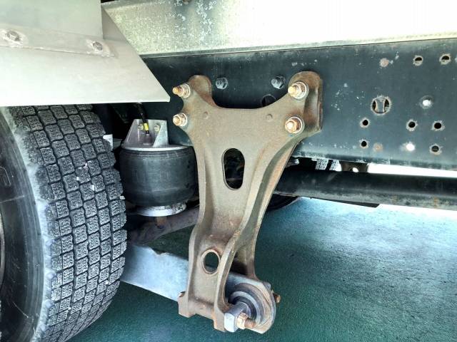 いすゞフォワード冷凍車（冷蔵車）中型（4t）[写真17]