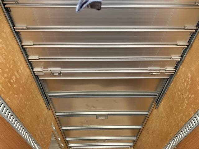 いすゞエルフアルミバン小型（2t・3t）[写真12]