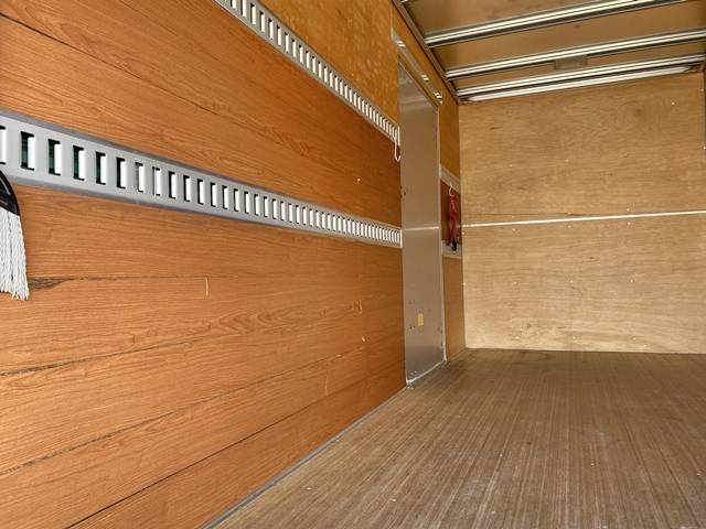 いすゞエルフアルミバン小型（2t・3t）[写真13]