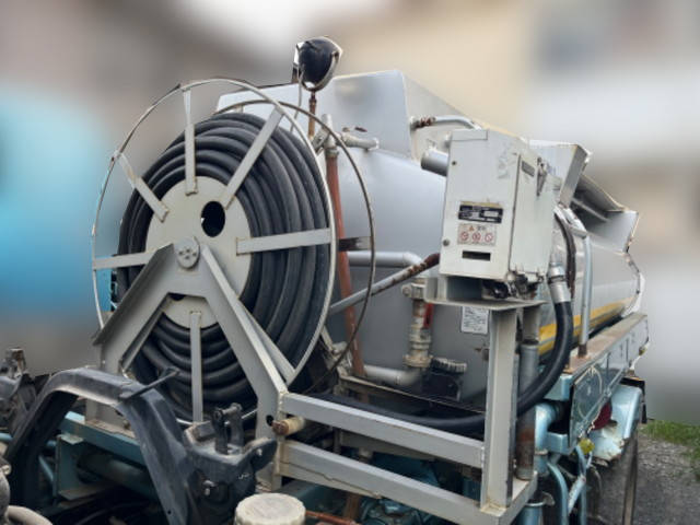 いすゞフォワードタンク車（タンクローリー）中型（4t）[写真03]