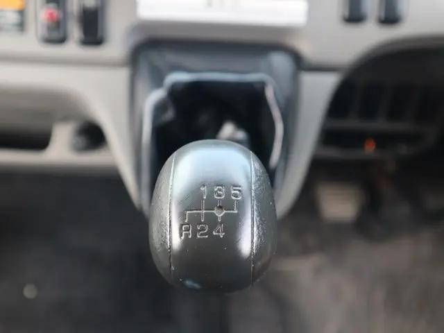 三菱ふそうキャンタークレーン5段小型（2t・3t）[写真31]