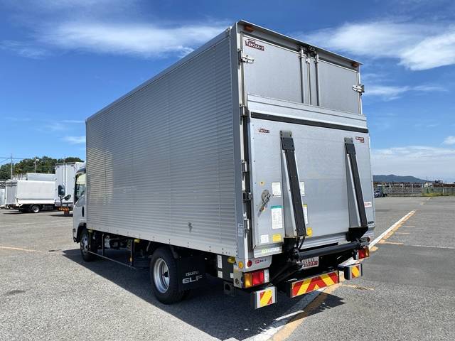 いすゞエルフアルミバン小型（2t・3t）[写真04]