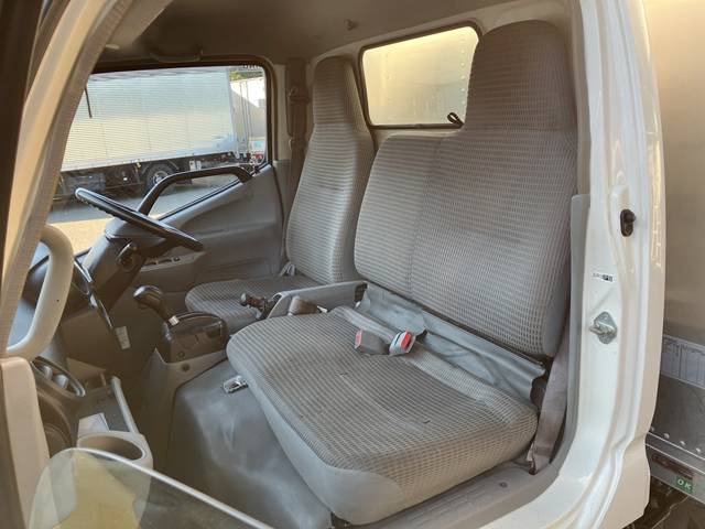 日野デュトロアルミバン小型（2t・3t）[写真30]