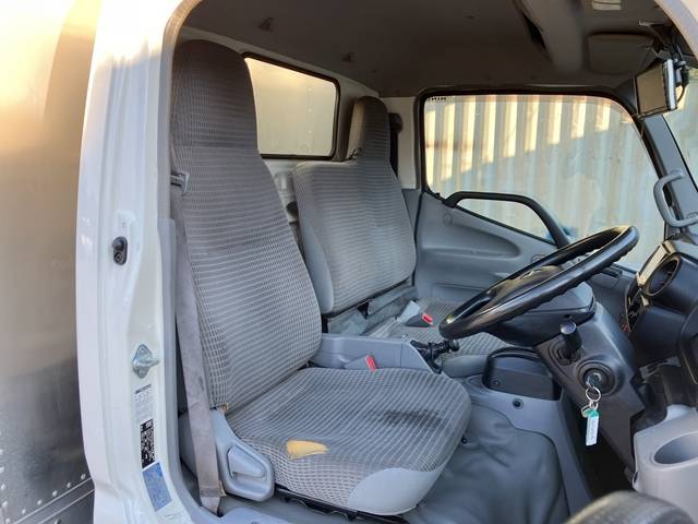 日野デュトロアルミバン小型（2t・3t）[写真31]