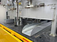 いすゞエルフ道路作業車小型（2t・3t）[写真13]