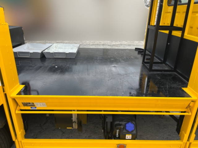 いすゞエルフ道路作業車小型（2t・3t）[写真16]