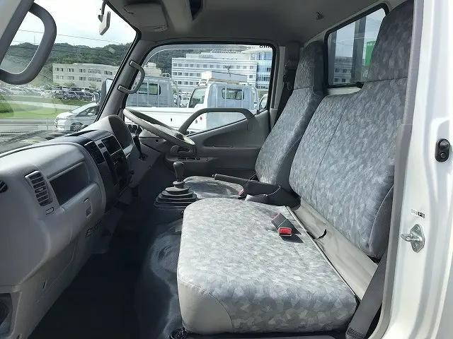 日野デュトロ平ボディ小型（2t・3t）[写真18]