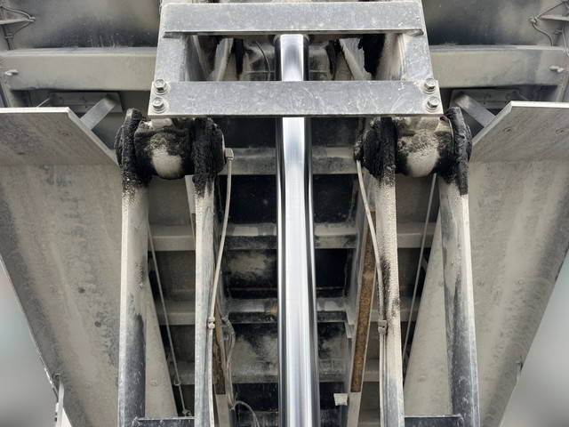 いすゞギガダンプ大型（10t）[写真12]