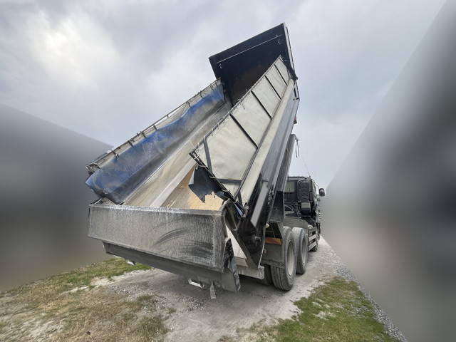 いすゞギガダンプ大型（10t）[写真02]