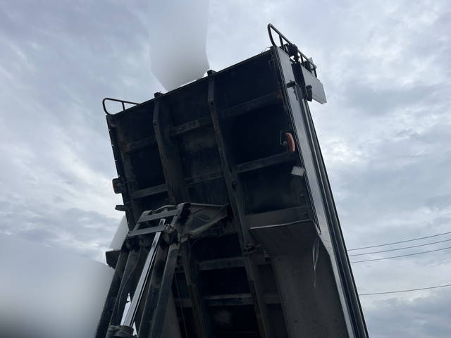 いすゞギガダンプ大型（10t）[写真09]