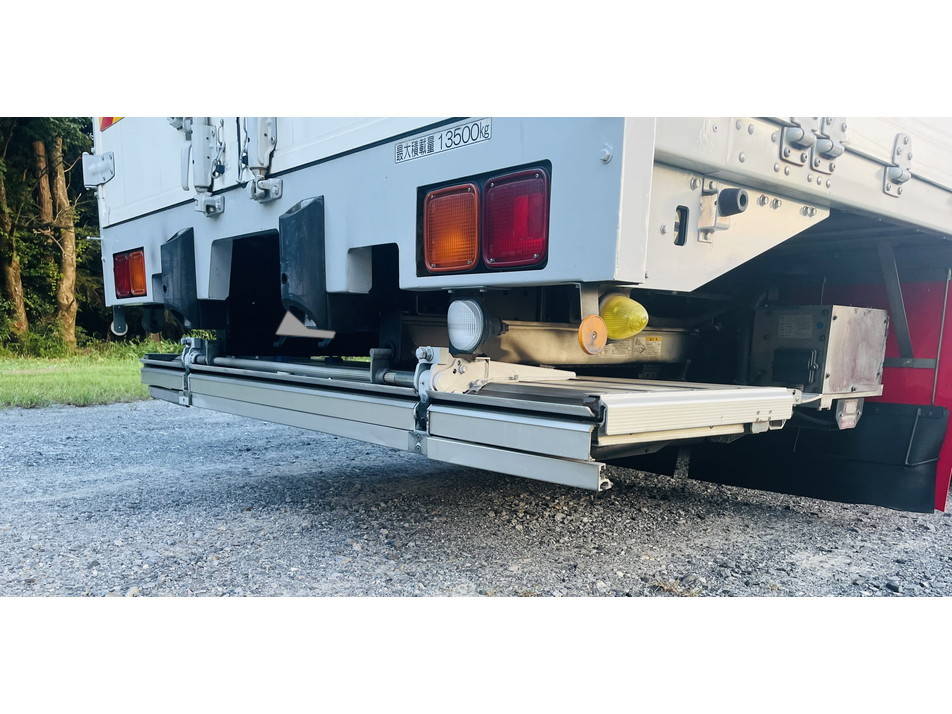 いすゞギガアルミウイング大型（10t）[写真14]