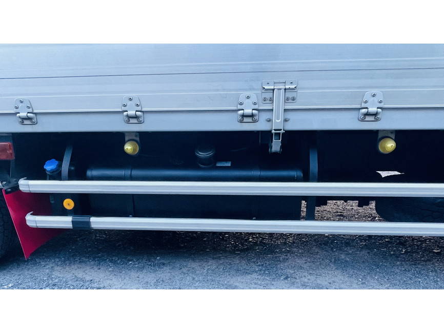 いすゞギガアルミウイング大型（10t）[写真15]