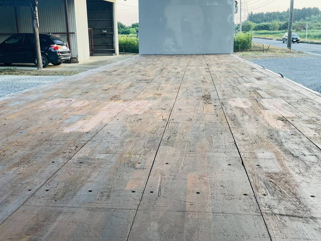 いすゞギガアルミウイング大型（10t）[写真22]