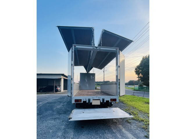 いすゞギガアルミウイング大型（10t）[写真24]