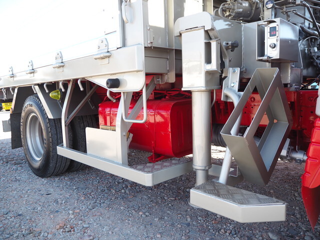 三菱ふそうキャンタークレーン6段小型（2t・3t）[写真19]