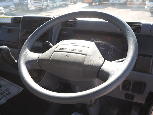 三菱ふそうキャンタークレーン6段小型（2t・3t）[写真37]