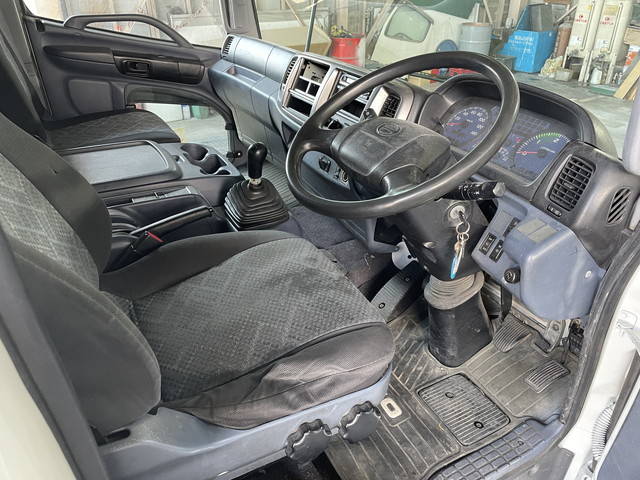 日野レンジャーアルミウイング中型（4t）[写真32]