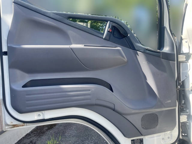 三菱ふそうキャンター平ボディ小型（2t・3t）[写真25]