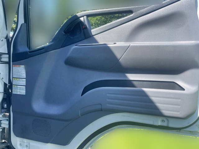 三菱ふそうキャンター平ボディ小型（2t・3t）[写真26]