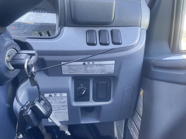 三菱ふそうキャンター平ボディ小型（2t・3t）[写真36]