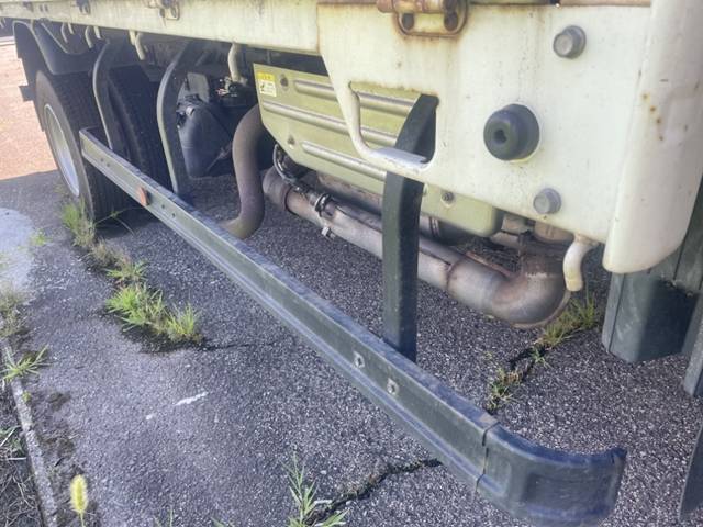 三菱ふそうキャンター平ボディ小型（2t・3t）[写真08]