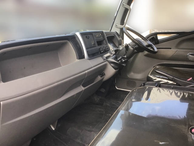 三菱ふそうキャンター平ボディ小型（2t・3t）[写真18]