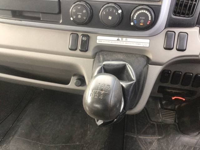 三菱ふそうキャンター平ボディ小型（2t・3t）[写真22]