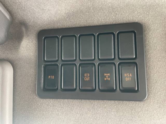 いすゞギガセルフクレーン4段大型（10t）[写真36]