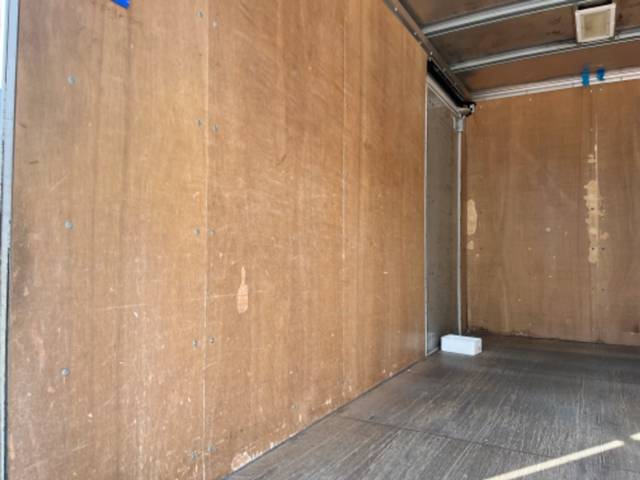 三菱ふそうキャンターアルミバン小型（2t・3t）[写真11]