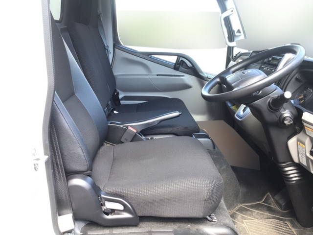 三菱ふそうキャンターアルミウイング小型（2t・3t）[写真30]