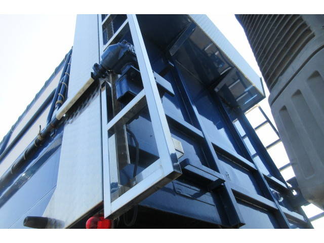 日野プロフィアダンプ大型（10t）[写真21]