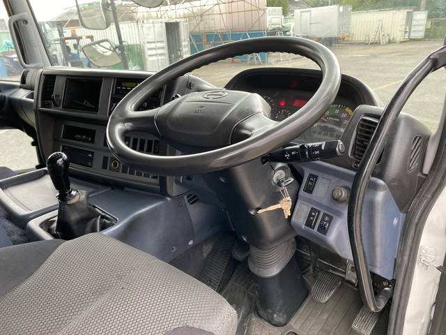 日野プロフィアセルフクレーン4段大型（10t）[写真32]