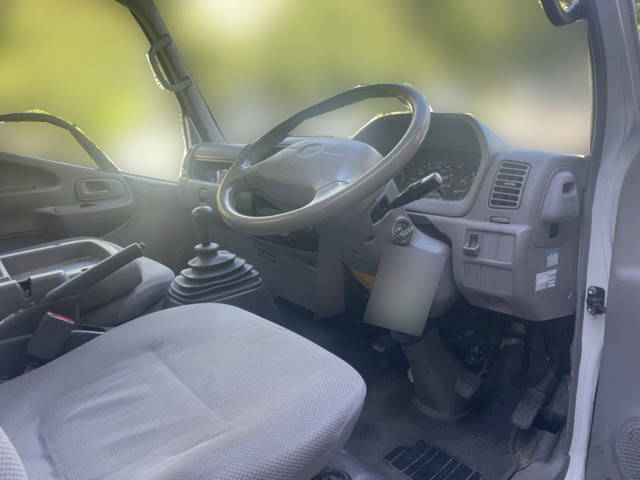 トヨタトヨエース平ボディ小型（2t・3t）[写真21]