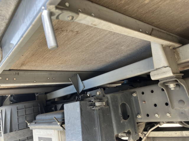 日産アトラス平ボディ小型（2t・3t）[写真09]