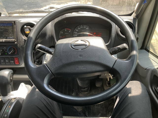 日野デュトロ冷凍車（冷蔵車）小型（2t・3t）[写真18]