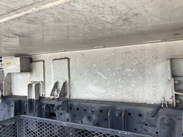 いすゞエルフパッカー車（塵芥車）小型（2t・3t）[写真19]