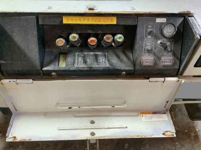 いすゞエルフ高所作業車小型（2t・3t）[写真15]