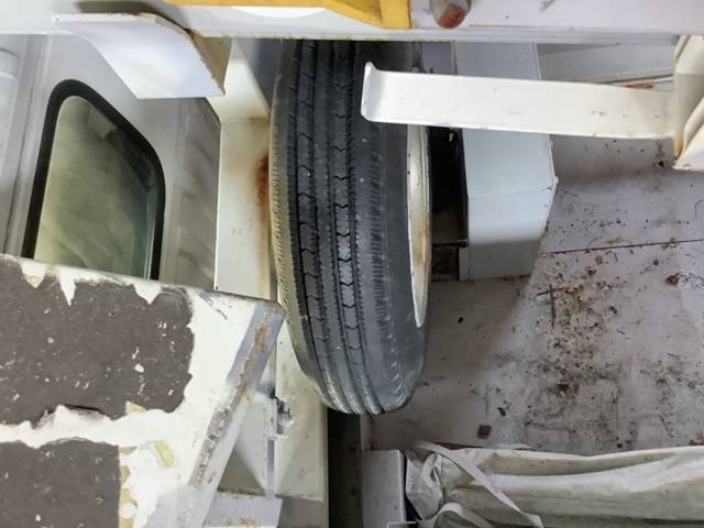 いすゞエルフ高所作業車小型（2t・3t）[写真16]