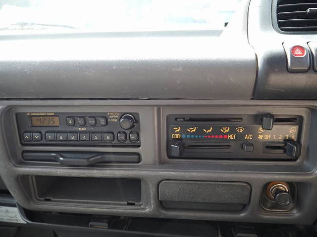 UDトラックスコンドル深ダンプ（土砂禁ダンプ）小型（2t・3t）[写真36]