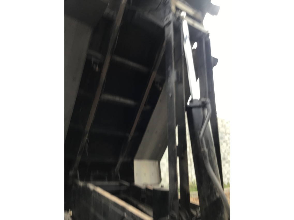 いすゞギガ深ダンプ（土砂禁ダンプ）大型（10t）[写真10]