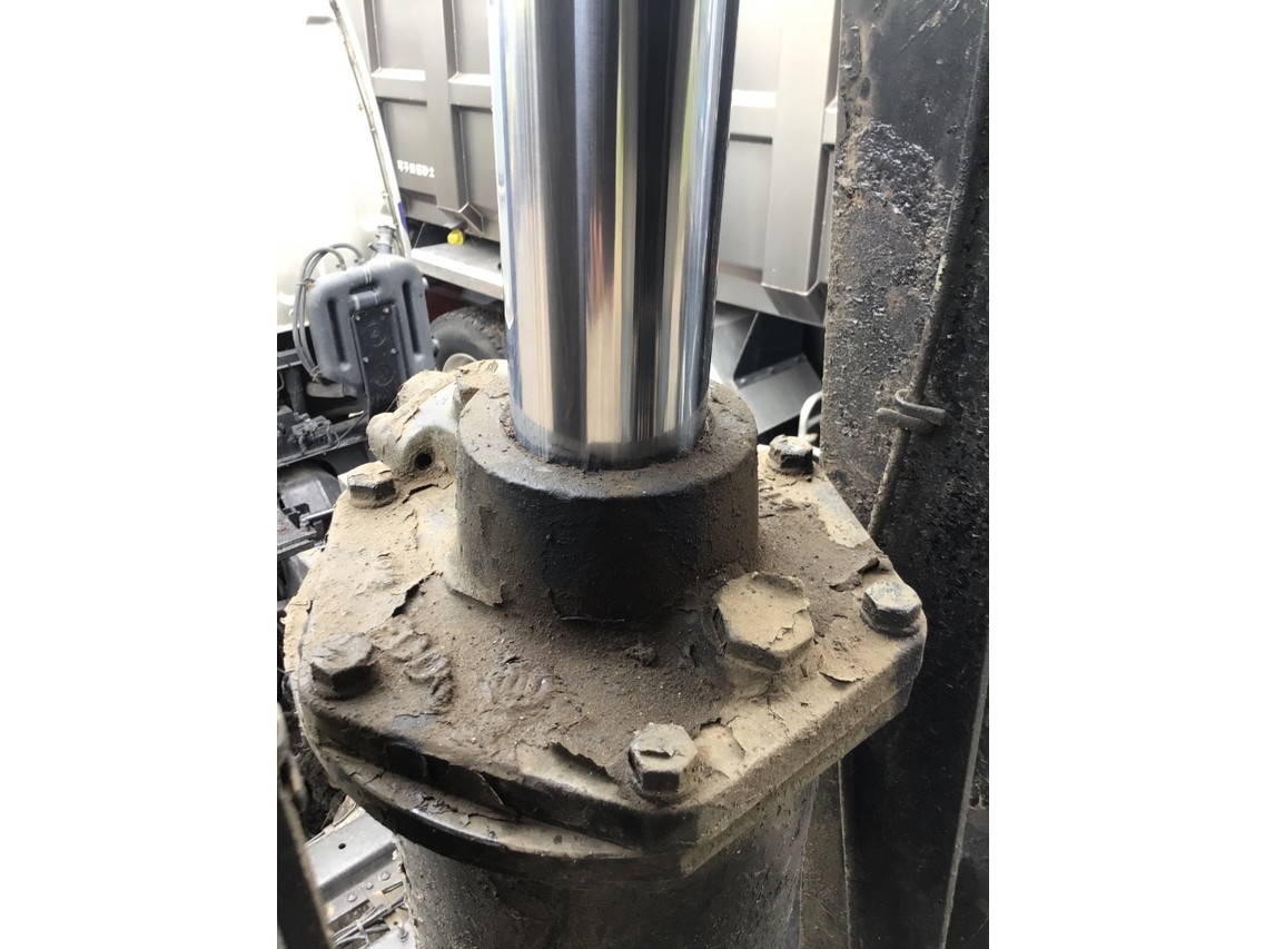 いすゞギガ深ダンプ（土砂禁ダンプ）大型（10t）[写真11]