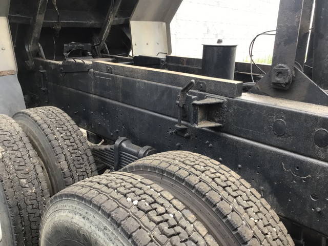 いすゞギガ深ダンプ（土砂禁ダンプ）大型（10t）[写真12]