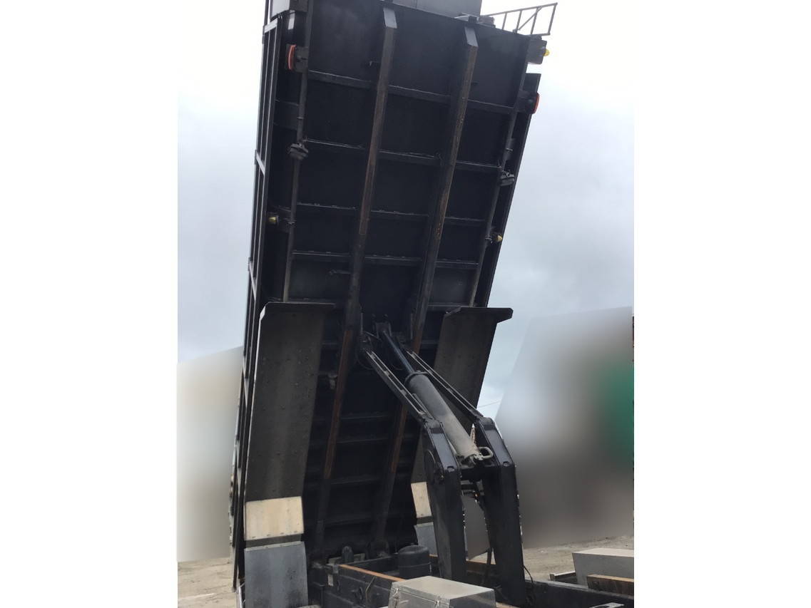 いすゞギガ深ダンプ（土砂禁ダンプ）大型（10t）[写真10]