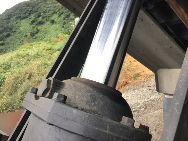 いすゞギガ深ダンプ（土砂禁ダンプ）大型（10t）[写真13]