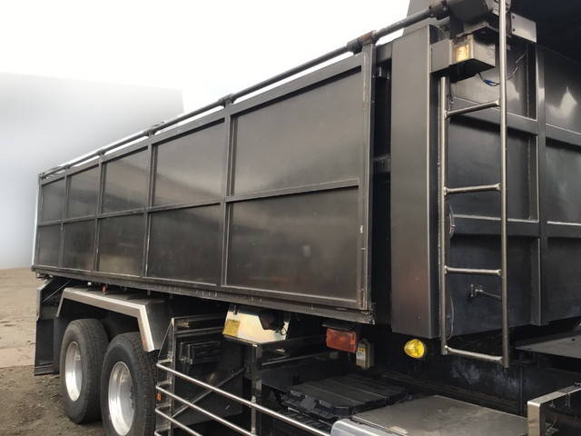 いすゞギガ深ダンプ（土砂禁ダンプ）大型（10t）[写真18]