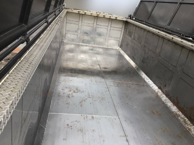 いすゞギガ深ダンプ（土砂禁ダンプ）大型（10t）[写真09]