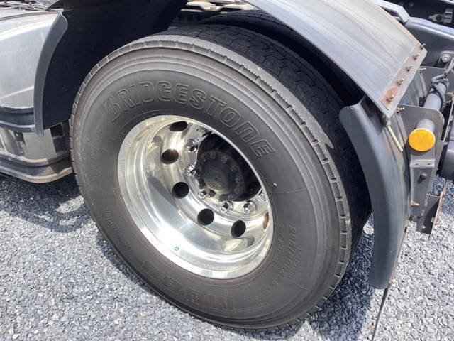 UDトラックスクオントレーラーヘッド（トラクターヘッド）大型（10t）[写真10]