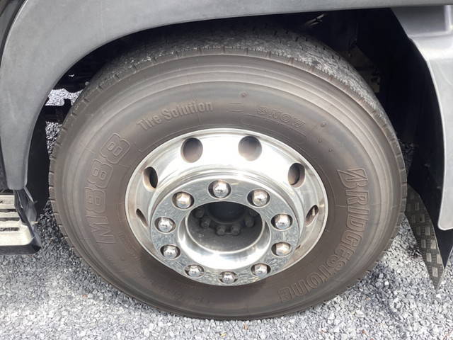 UDトラックスクオントレーラーヘッド（トラクターヘッド）大型（10t）[写真11]