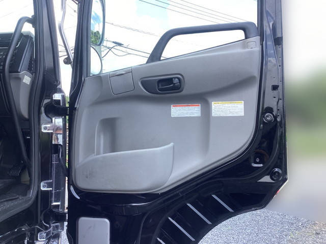 UDトラックスクオントレーラーヘッド（トラクターヘッド）大型（10t）[写真13]