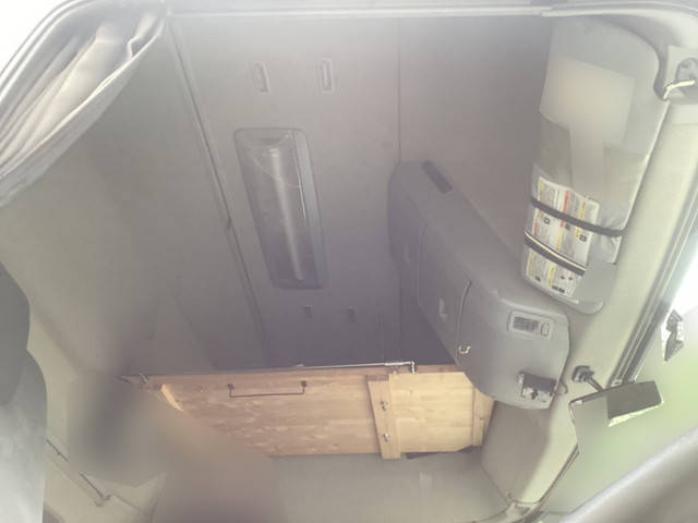 UDトラックスクオントレーラーヘッド（トラクターヘッド）大型（10t）[写真15]